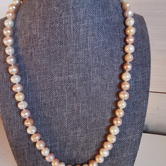 Beautiful Boxed Multi-Coloured Freshwater Pearl Necklace and Bracelet Set - Picture 2 of 15